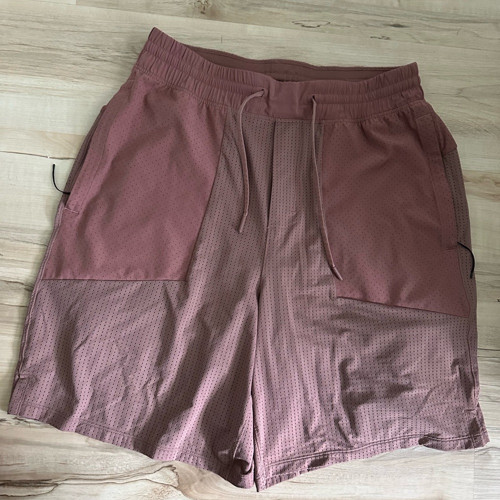 lululemon athletica Men's Mesh Athletic Shorts in Dusty Rose